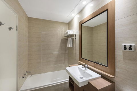 Quality Hotel Ambassador Perth - Gold Coast 4U 13
