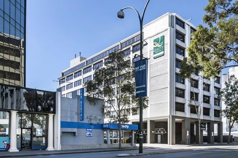 Quality Hotel Ambassador Perth - Gold Coast 4U 1