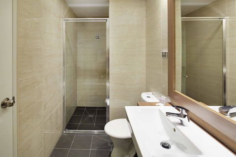Quality Hotel Ambassador Perth - Gold Coast 4U 6