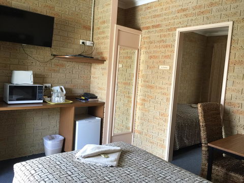 Mount Barker Valley Views Motel & Chalets, Western Australia - Gold Coast 4U 7