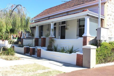 Captain\'s Heritage Cottage - Central Fremantle 2 Bedroom Historic Cottage - Accommodation Gold Coast 0