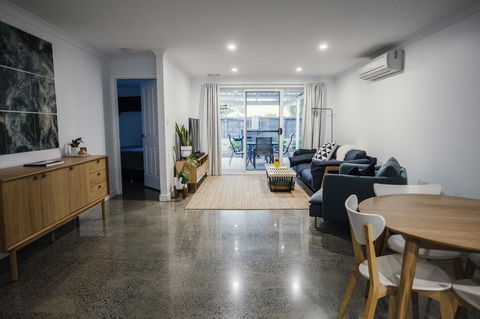 FortyTwo - Oceanside Retreat Busselton - 1 Gold Coast 0