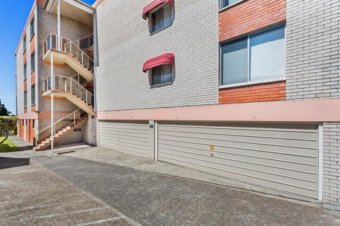 Laman Lodge, Unit 2, 15 Laman Street - Accommodation Gold Coast 14