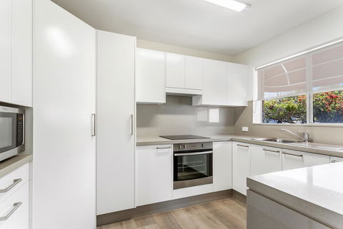 Laman Lodge, Unit 2, 15 Laman Street - Accommodation Gold Coast 7