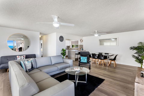 Laman Lodge, Unit 2, 15 Laman Street - Accommodation Gold Coast 3