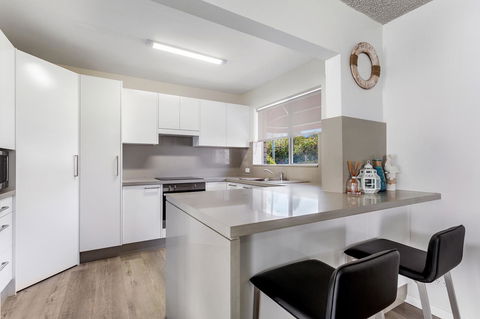 Laman Lodge, Unit 2, 15 Laman Street - Accommodation Gold Coast 6