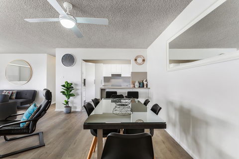 Laman Lodge, Unit 2, 15 Laman Street - Accommodation Gold Coast 5