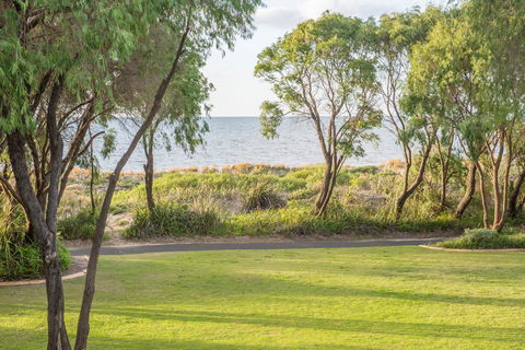 Cape View Beach Resort - 1 Gold Coast 13