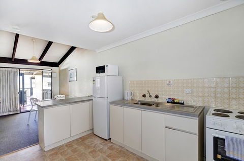 West Beach Lagoon 123 - Location & Views!!! - Gold Coast 4U 10