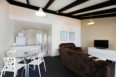 West Beach Lagoon 123 - Location & Views!!! - Gold Coast 4U 8