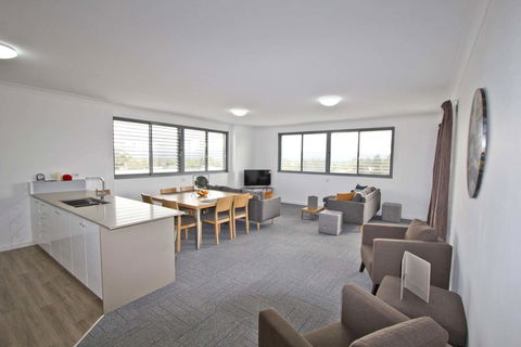 Morisset Serviced Apartments - Gold Coast 4U 17
