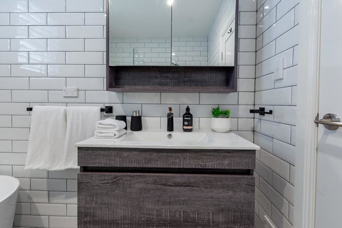 Heritage Townhouse Near Harbour Bridge - 1 Gold Coast 15