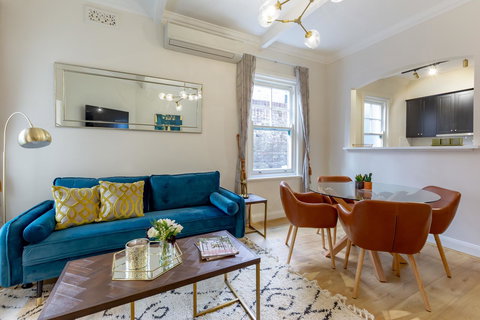 Heritage Townhouse Near Harbour Bridge - 1 Gold Coast 0