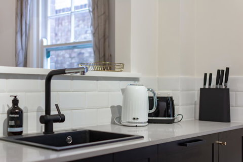 Heritage Townhouse Near Harbour Bridge - 1 Gold Coast 16