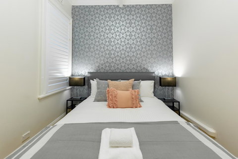 Heritage Townhouse Near Harbour Bridge - 1 Gold Coast 11