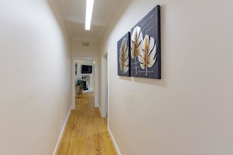 Heritage Townhouse Near Harbour Bridge - 1 Gold Coast 12