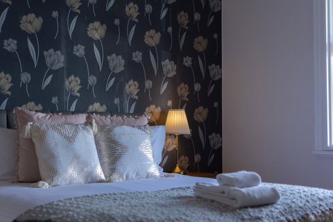 Heritage Townhouse Near Harbour Bridge - 1 Gold Coast 4