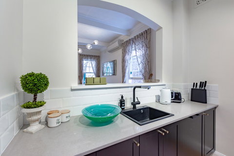 Heritage Townhouse Near Harbour Bridge - 1 Gold Coast 35