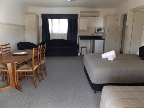 Ben Chifley Motor Inn - Accommodation Gold Coast 24