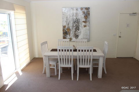 Mollymook Cove Apartments - Gold Coast 4U 13
