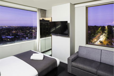 Metro Hotel Miranda - Gold Coast 4U 4