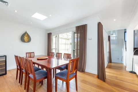Kensington Self-Contained Modern House (89BROM) - Gold Coast 4U 6