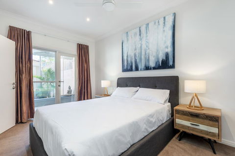 Kensington Self-Contained Modern House (89BROM) - Gold Coast 4U 4