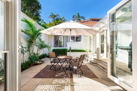 Kensington Self-Contained Modern House (89BROM) - Gold Coast 4U 3