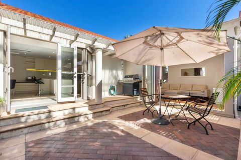 Kensington Self-Contained Modern House (89BROM) - Gold Coast 4U 2