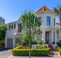 Kensington Self-Contained Modern House 89BROM - Gold Coast 4U