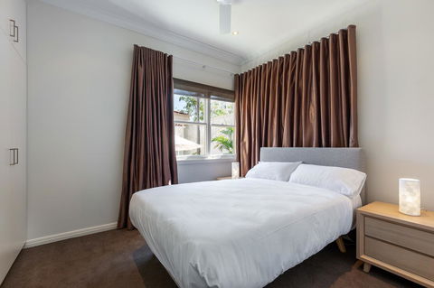 Kensington Self-Contained Modern House (89BROM) - Gold Coast 4U 20