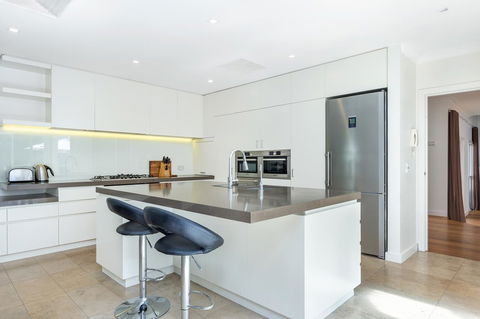 Kensington Self-Contained Modern House (89BROM) - Gold Coast 4U 18