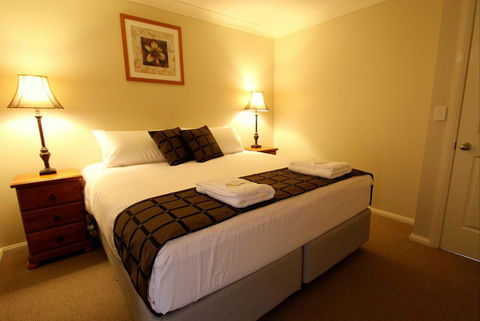 Colonial Court Villas - Gold Coast 4U 24