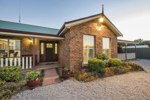 Colonial Court Villas - Gold Coast 4U 1