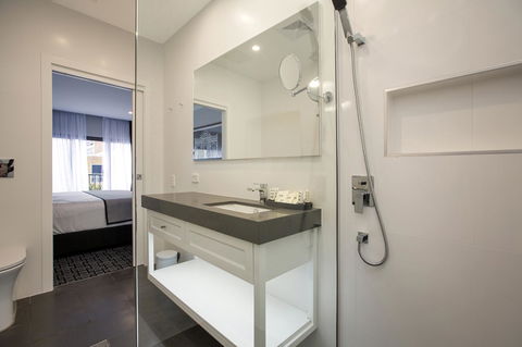 CH Boutique Hotel & Apartments, Ascend Hotel Collection - Gold Coast 4U 11