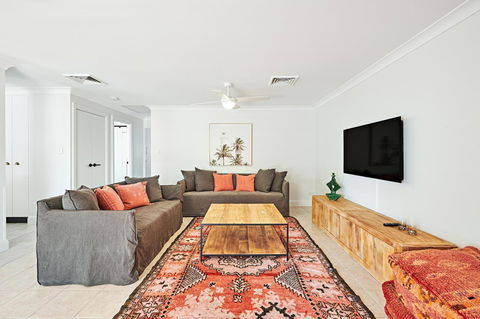 The Lord Byron - Accommodation Gold Coast 28