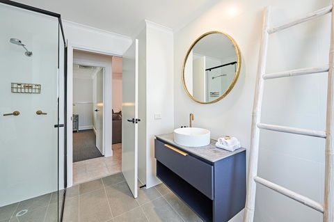 The Lord Byron - Accommodation Gold Coast 17