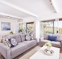 Bright and Spacious Family Home With Leafy Deck - Gold Coast 4U