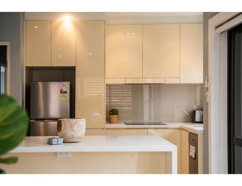 Beachside Getaway In Freshie W Parking - Gold Coast 4U 2
