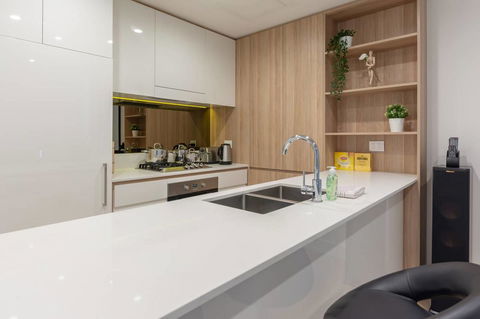 Japanese Style Waterfront Apt Wt Rooftop Pool - Gold Coast 4U 9