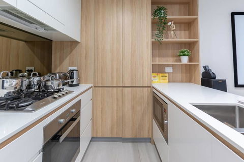 Japanese Style Waterfront Apt Wt Rooftop Pool - Gold Coast 4U 13
