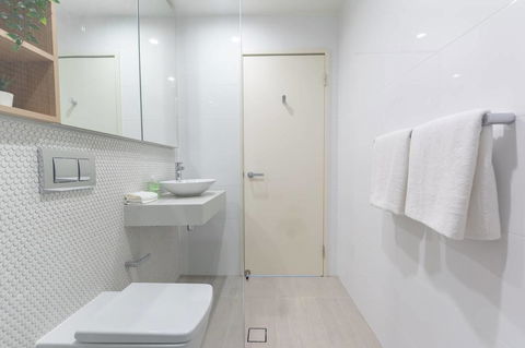 Japanese Style Waterfront Apt Wt Rooftop Pool - Gold Coast 4U 5