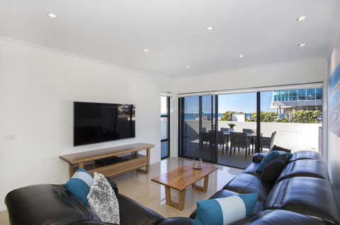 Beachfront 2 - Gold Coast 4U 3