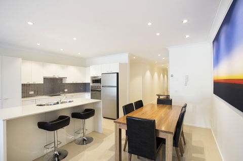 Beachfront 2 - Gold Coast 4U 8