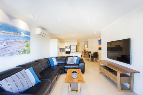 Beachfront 2 - Gold Coast 4U 9