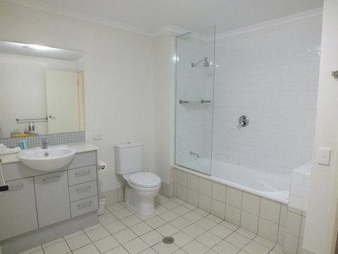 Pacific Marina Apartments - Accommodation Gold Coast 5