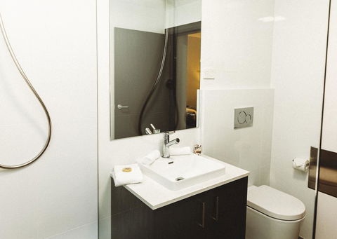 Coniston Hotel Wollongong - Gold Coast 4U 16
