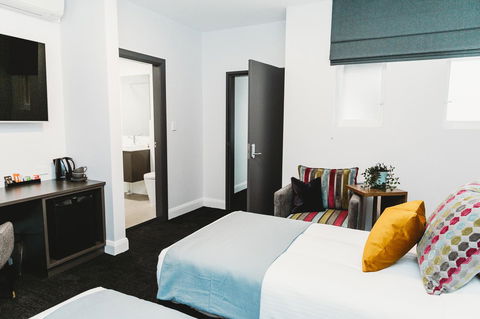Coniston Hotel Wollongong - Gold Coast 4U 5