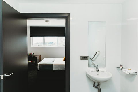 Coniston Hotel Wollongong - Gold Coast 4U 27