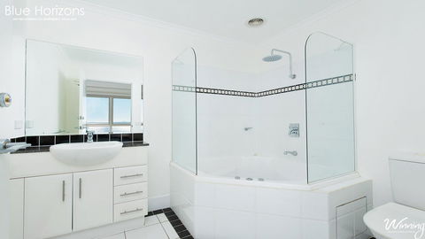 Blue Horizons, Unit 808, 41-45 Shoal Bay Road - Gold Coast 4U 14